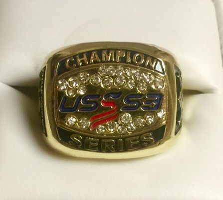L'or USSSA folâtre des anneaux de championnat